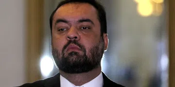 PF aponta que Cláudio Castro recebeu adega de R$ 245 mil, mansão e caviar para favorecer Refit