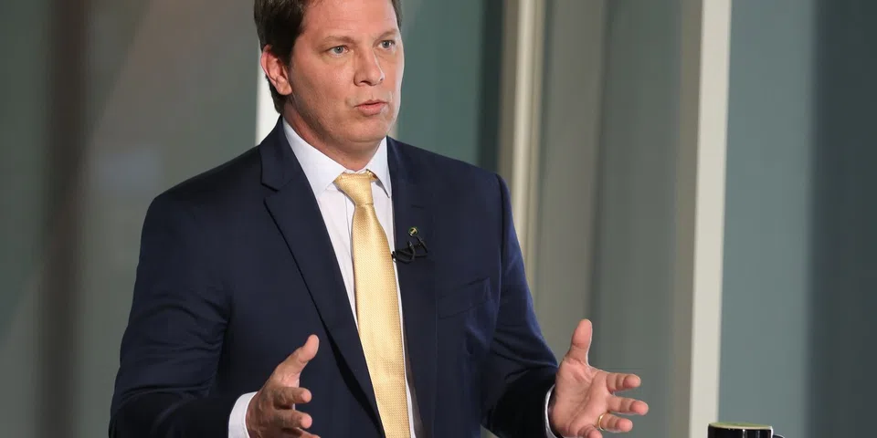 STF: Dino proíbe Mario Frias de sair do país por risco de evasão em inquérito de emendas