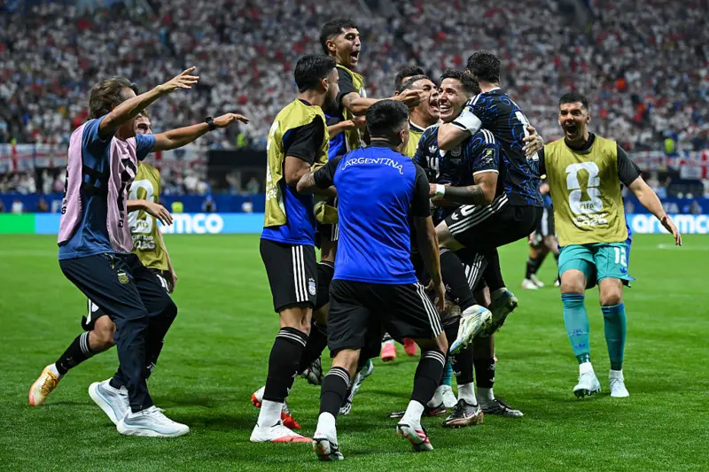 Messi faz de novo: Argentina vira sobre a Inglaterra nos minutos finais e carimba vaga na final da Copa do Mundo 2026
